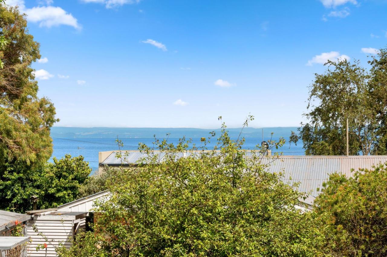 Waitahanui Lake House - Lake Taupo Holiday Home מראה חיצוני תמונה