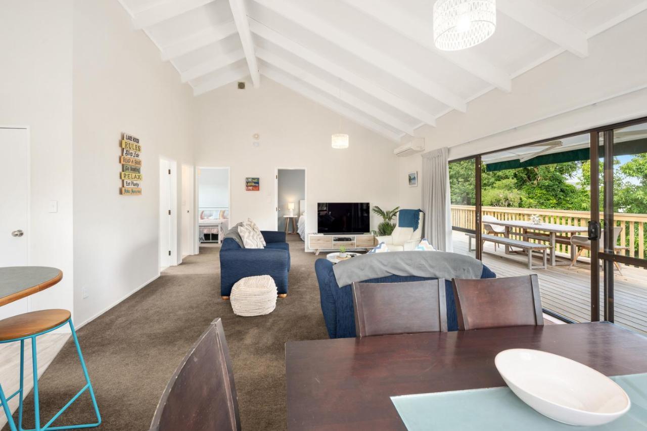 Waitahanui Lake House - Lake Taupo Holiday Home מראה חיצוני תמונה