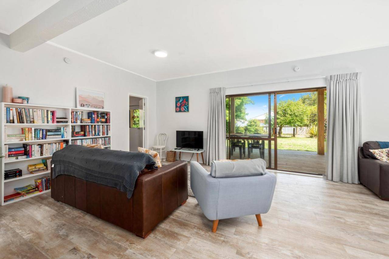Waitahanui Lake House - Lake Taupo Holiday Home מראה חיצוני תמונה