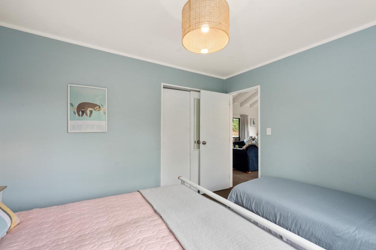 Waitahanui Lake House - Lake Taupo Holiday Home מראה חיצוני תמונה