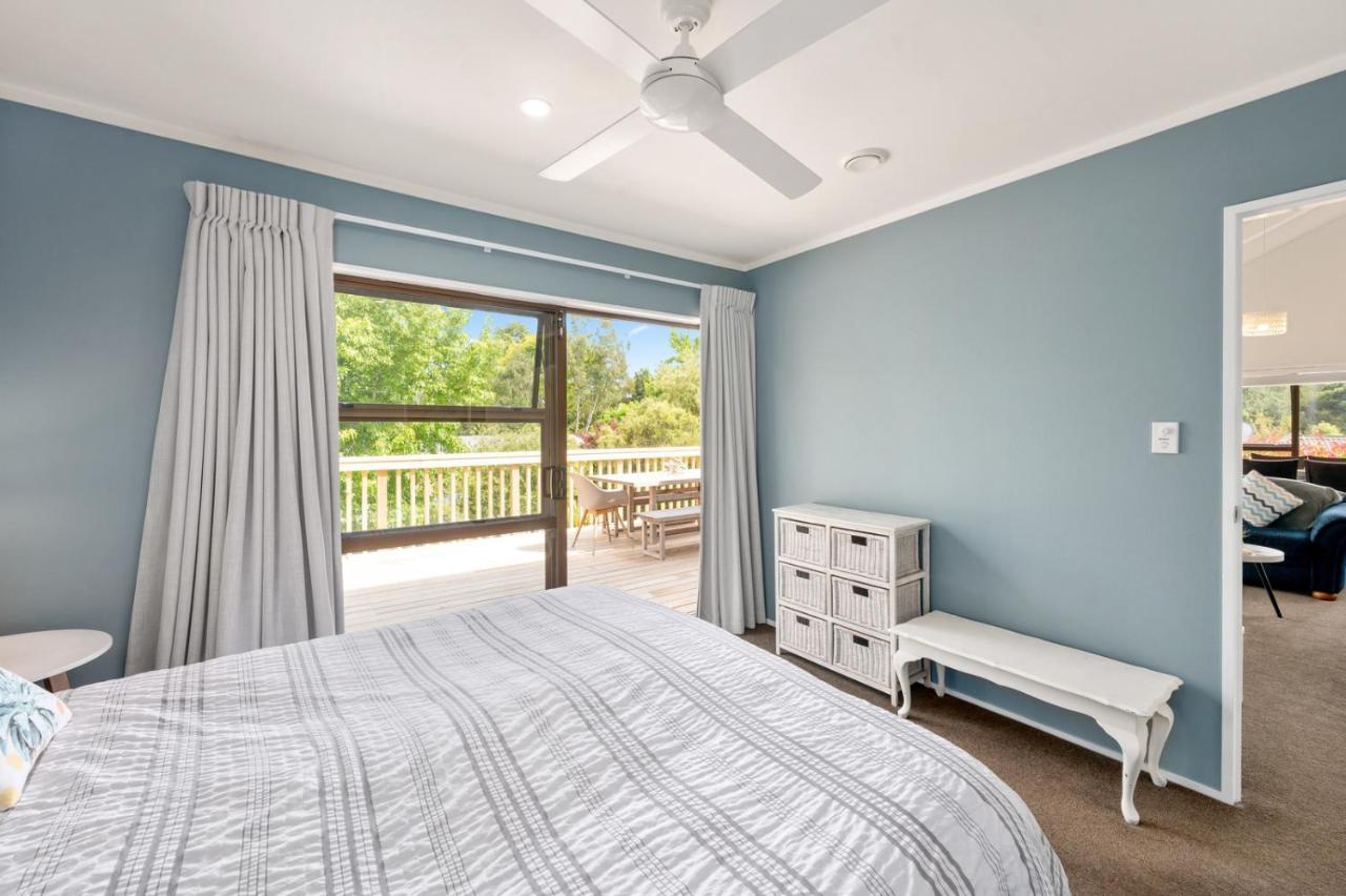 Waitahanui Lake House - Lake Taupo Holiday Home מראה חיצוני תמונה