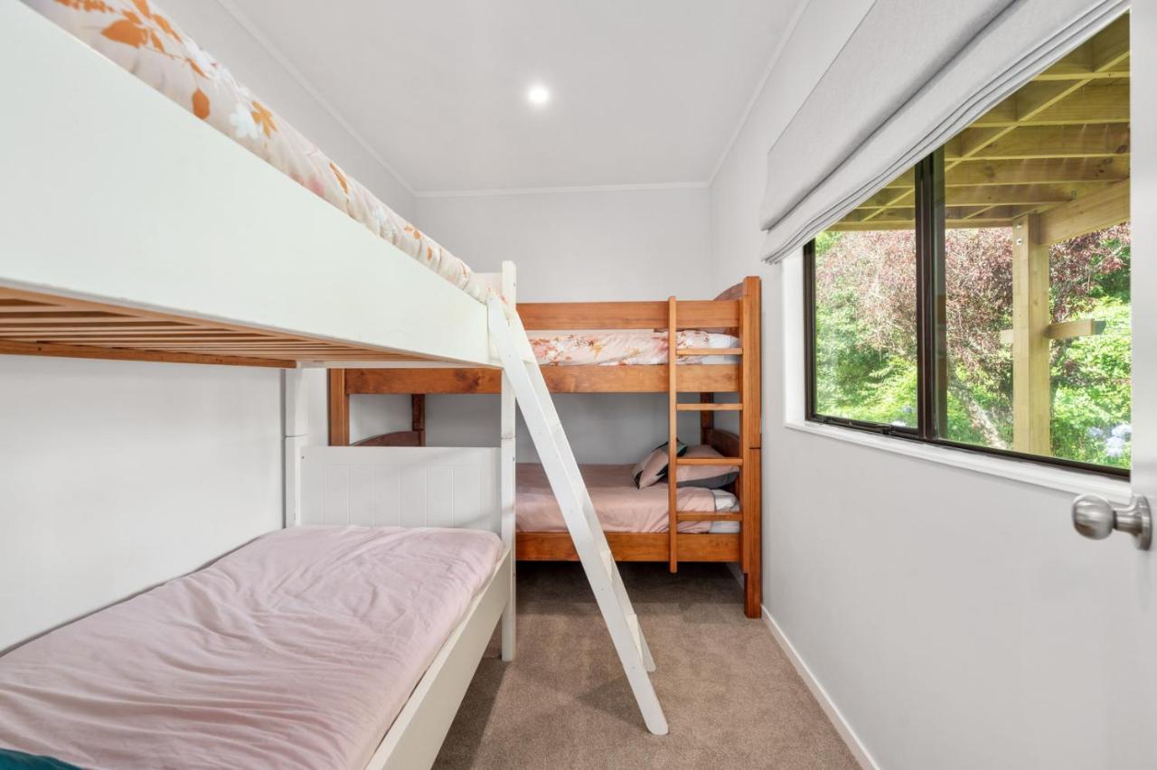 Waitahanui Lake House - Lake Taupo Holiday Home מראה חיצוני תמונה