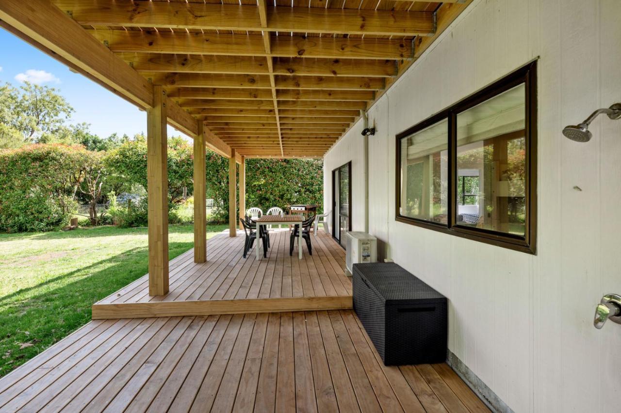 Waitahanui Lake House - Lake Taupo Holiday Home מראה חיצוני תמונה