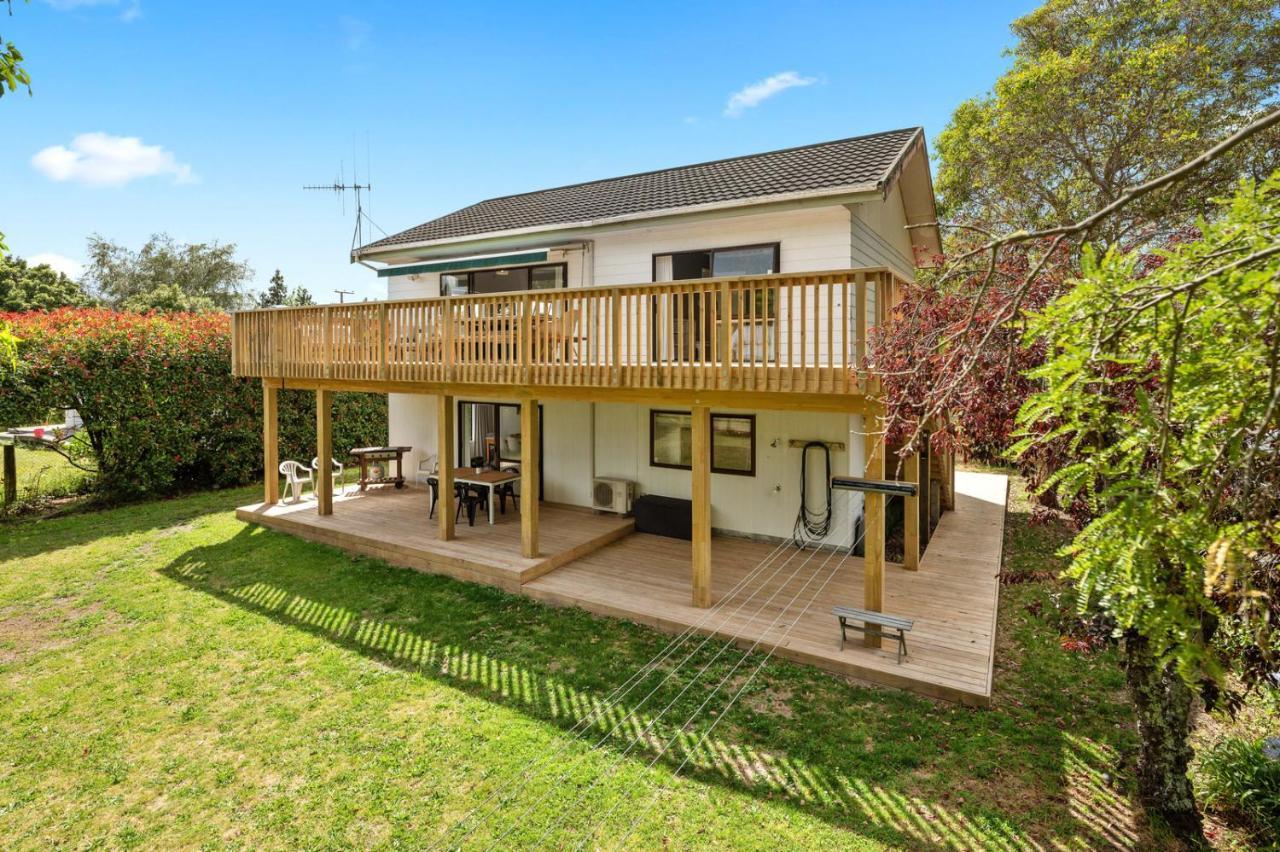 Waitahanui Lake House - Lake Taupo Holiday Home מראה חיצוני תמונה