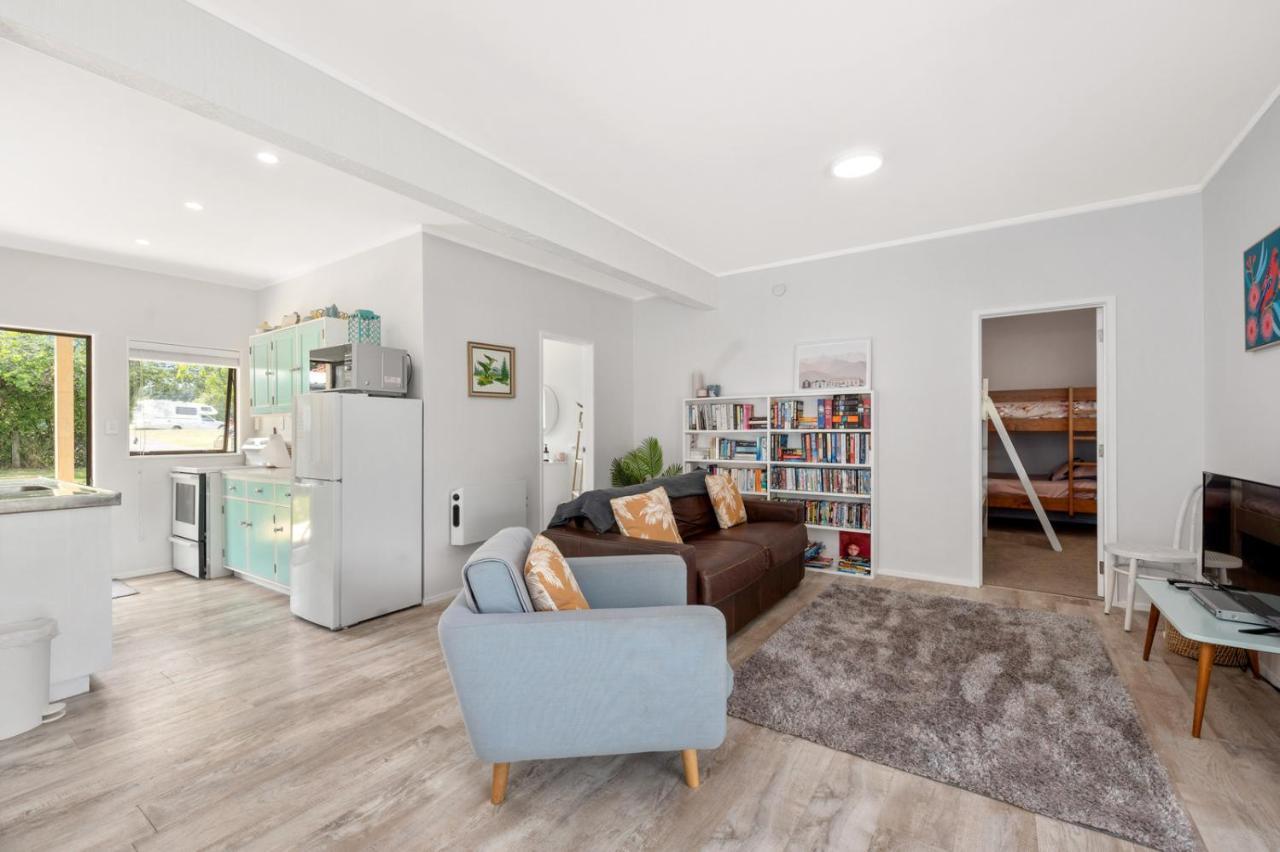 Waitahanui Lake House - Lake Taupo Holiday Home מראה חיצוני תמונה