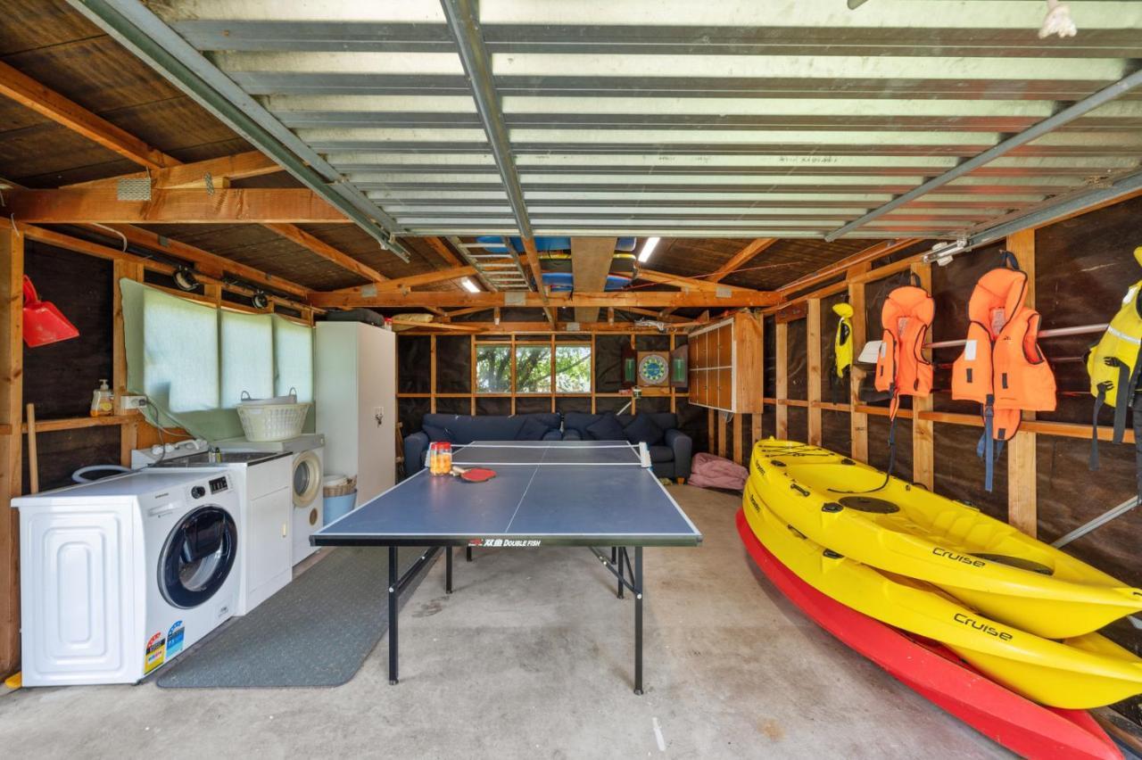 Waitahanui Lake House - Lake Taupo Holiday Home מראה חיצוני תמונה