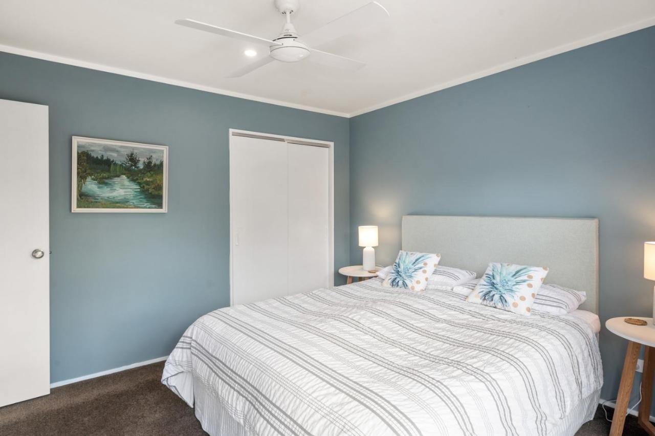 Waitahanui Lake House - Lake Taupo Holiday Home מראה חיצוני תמונה