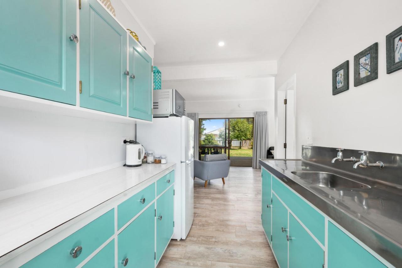 Waitahanui Lake House - Lake Taupo Holiday Home מראה חיצוני תמונה