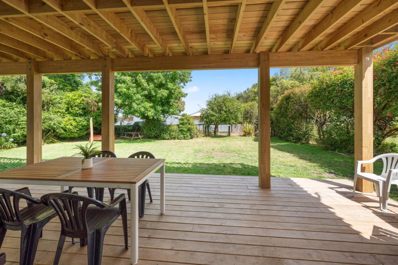 Waitahanui Lake House - Lake Taupo Holiday Home מראה חיצוני תמונה